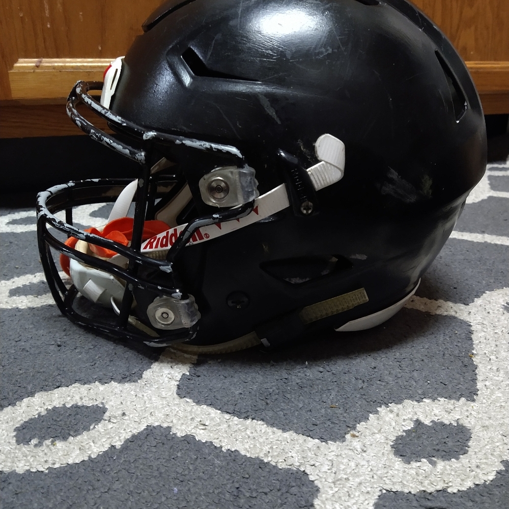 Used Adult Large Riddell Speedflex R41195 Helmet - Picture 6 of 6
